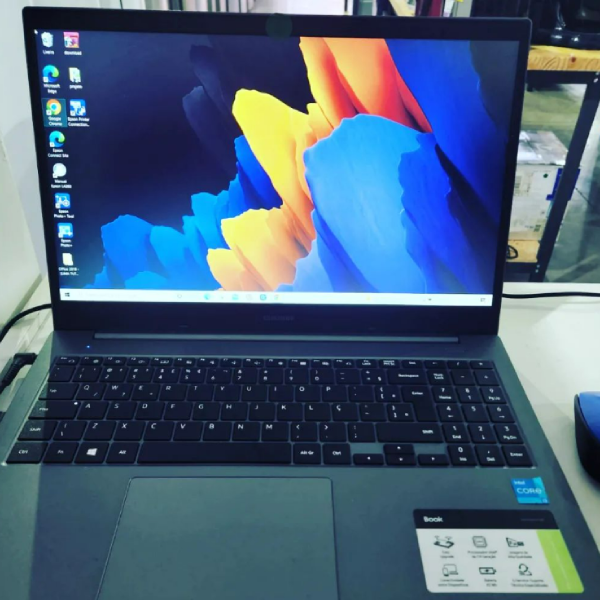 Foto de um notebook.